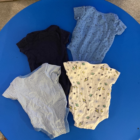 4/$20Set of 4 “Space” themed tshirt onesies - Picture 2 of 2